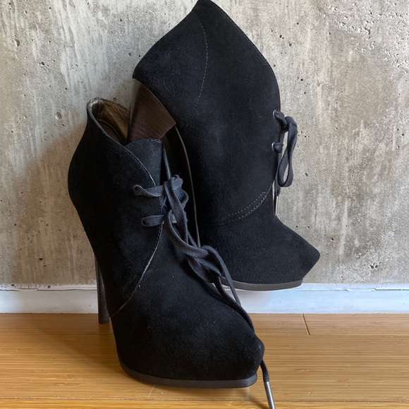 Lanvin Black, lace up , hidden platform for comfort and balance, suede booties - Picture 4 of 10